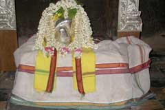 Sri Pallikondeshwara swamy temple at Suruthapalli. Parvathi held the poison in the throat she is called as `Sarvamangalabigar In Surutapalli.